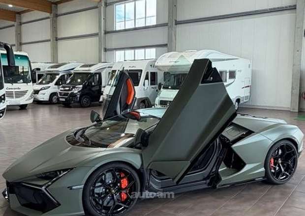 Lamborghini Revuelto