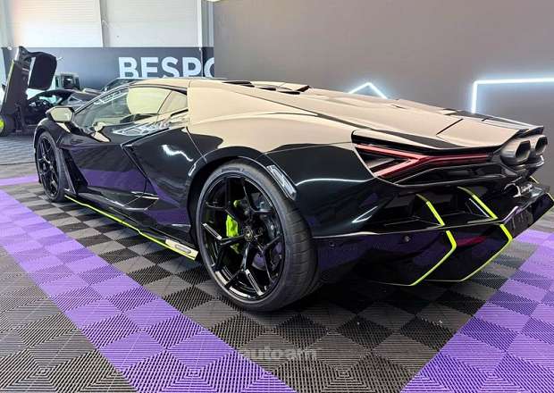 Lamborghini Revuelto