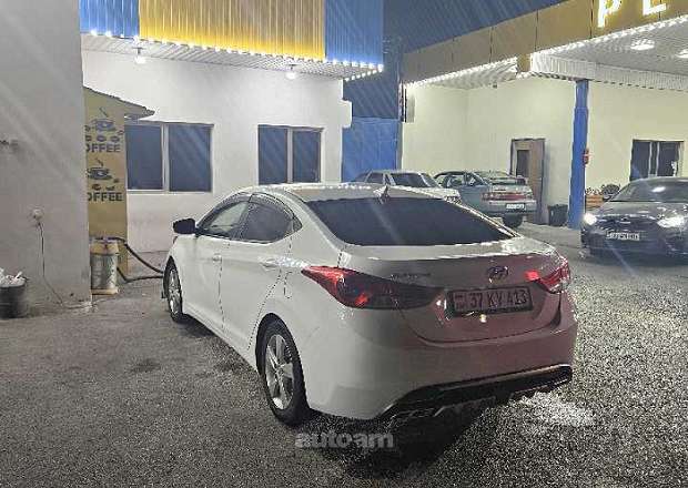 Hyundai Elantra 2013 — լուսանկար 3