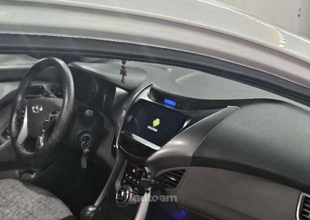 Hyundai Elantra 2013 — լուսանկար 5