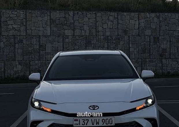 Toyota Camry 2025 — լուսանկար 1