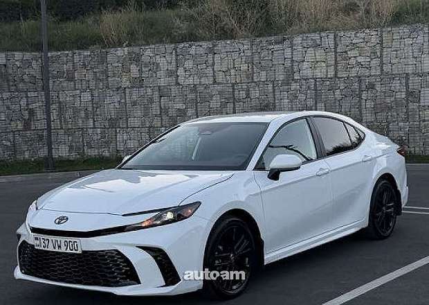 Toyota Camry 2025 — լուսանկար 2