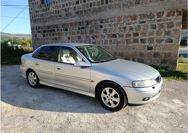 Opel Vectra B 2001 — фото 1
