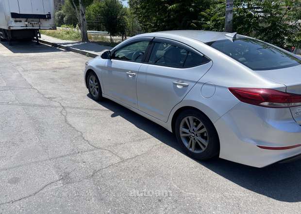 Hyundai Elantra 2018 — фото 3