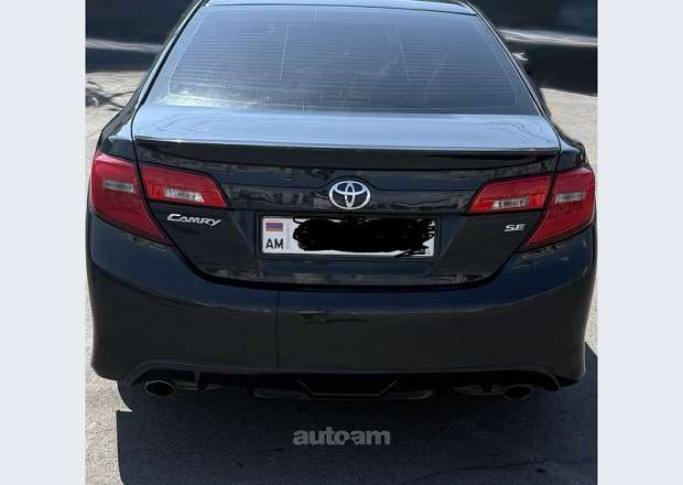 Toyota Camry 2012 — photo 1