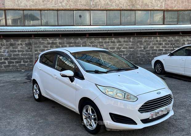 Ford Fiesta 2017 — լուսանկար 1