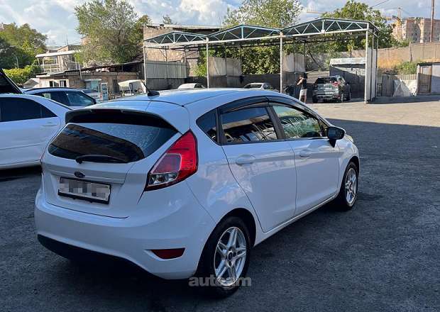 Ford Fiesta 2017 — լուսանկար 3