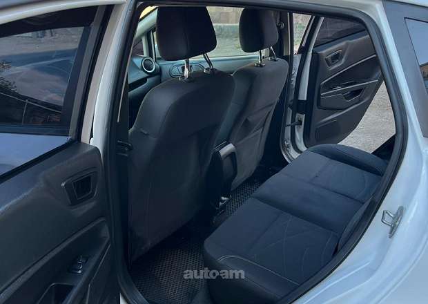 Ford Fiesta 2017 — լուսանկար 7
