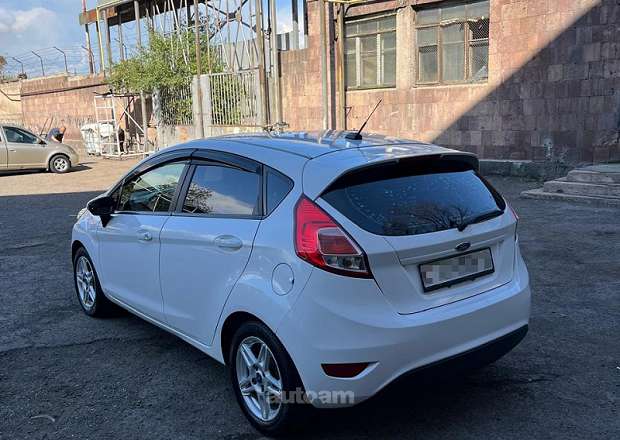 Ford Fiesta 2017 — լուսանկար 4