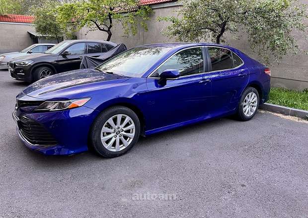 Toyota Camry 2018 — photo 2