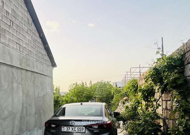 Mazda 3 2018 — photo 2