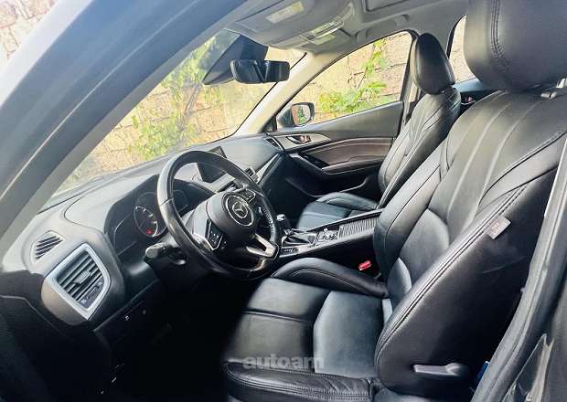 Mazda 3 2018 — photo 3