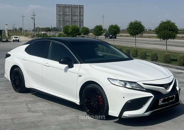 Toyota Camry 2020 — photo 1