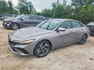 Hyundai Elantra  2024 