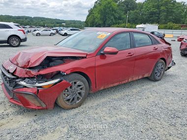 Hyundai Elantra  2024 