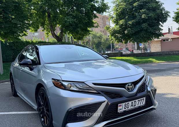 Toyota Camry 2021 — фото 1