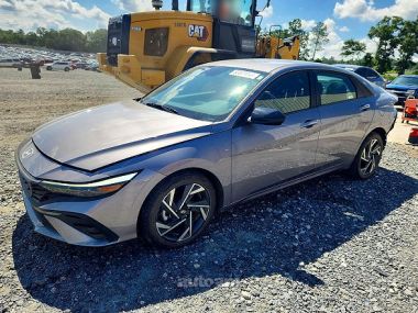 Hyundai Elantra  2024 
