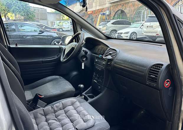 Opel Zafira 2004 — լուսանկար 6