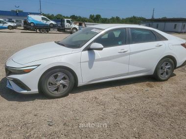 Hyundai Elantra  2024 
