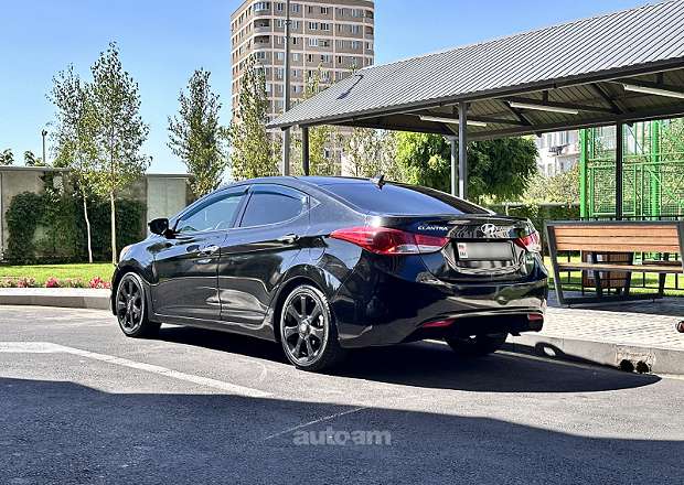 Hyundai Elantra 2013 — լուսանկար 3