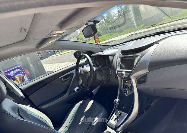 Hyundai Elantra 2013 — լուսանկար 10