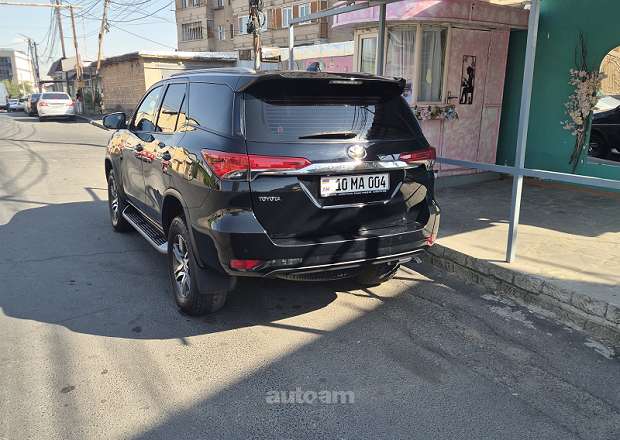 Toyota Fortuner 2022 — լուսանկար 6
