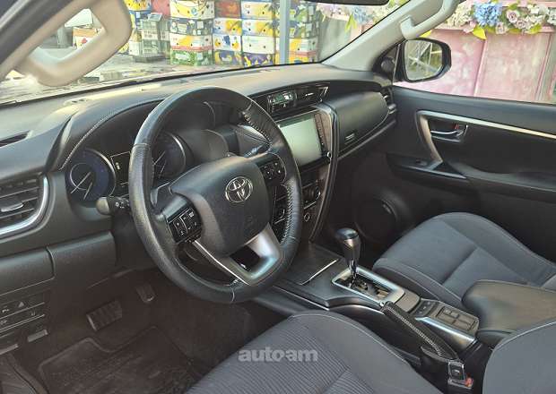 Toyota Fortuner 2022 — լուսանկար 3