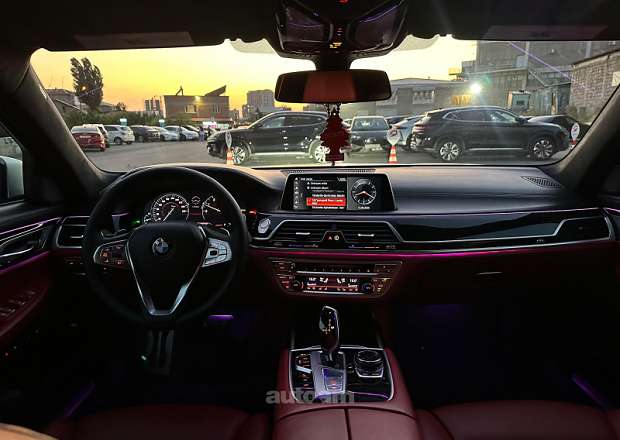 BMW 750 2018 — լուսանկար 6
