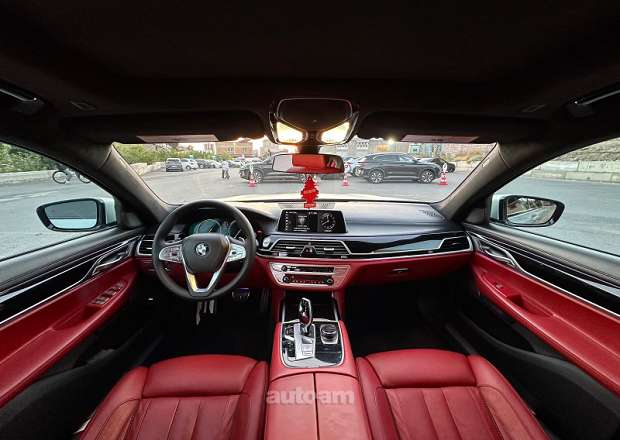 BMW 750 2018 — լուսանկար 4