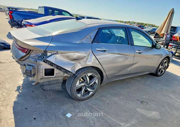 Hyundai Elantra 2022 — photo 3