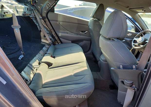 Hyundai Elantra 2022 — photo 8