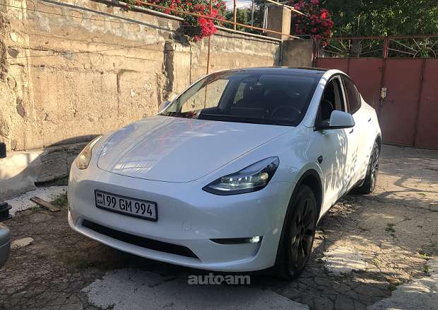 Tesla Model Y 2024 — photo 1