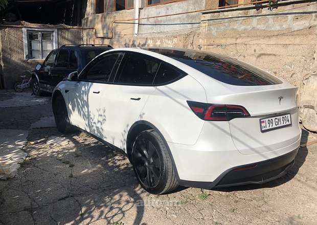 Tesla Model Y 2024 — photo 2