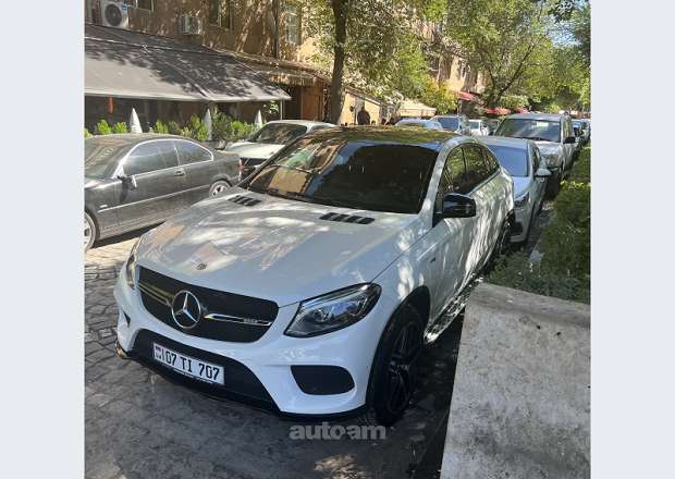 Mercedes-Benz GLE 43 AMG 2017 — լուսանկար 1