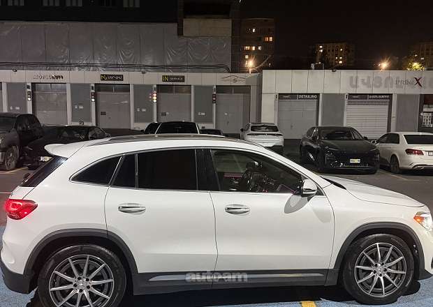 Mercedes-Benz GLA 35 AMG 2021 — photo 3
