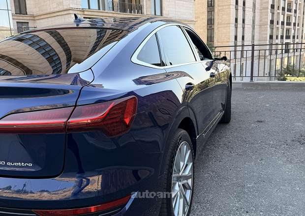 Audi e-tron 2020 — photo 3