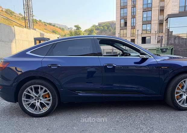 Audi e-tron 2020 — photo 2