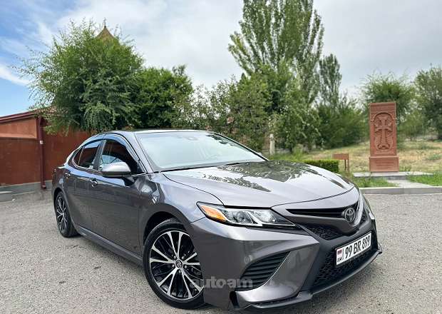 Toyota Camry 2019 — լուսանկար 2