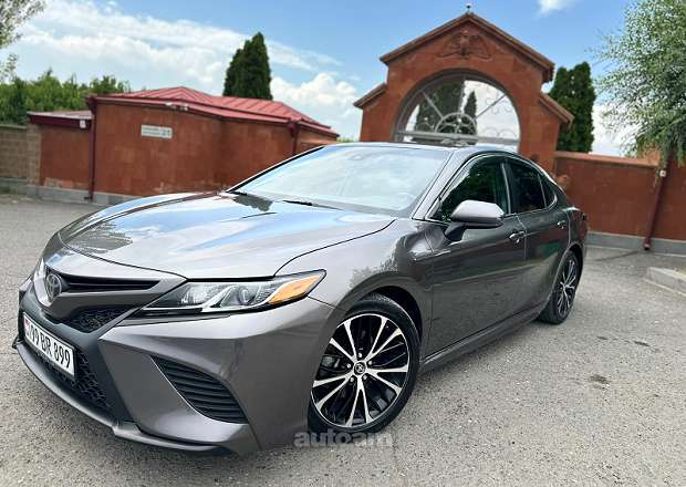 Toyota Camry 2019 — լուսանկար 1