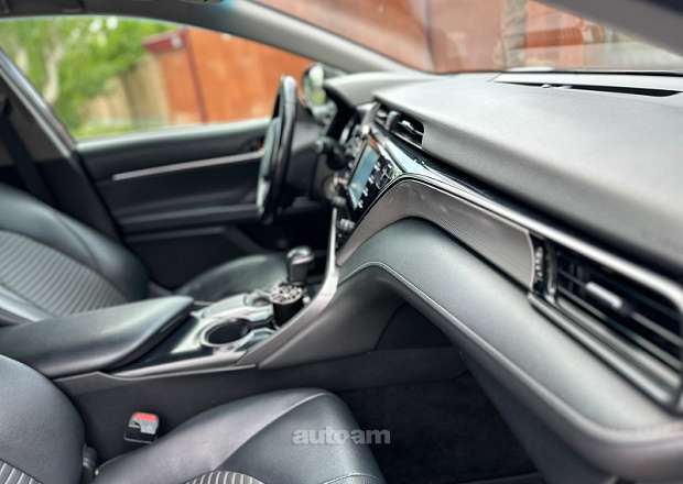 Toyota Camry 2019 — լուսանկար 4