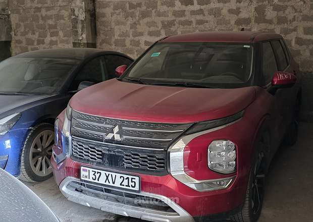 Mitsubishi Outlander 2021 — լուսանկար 1