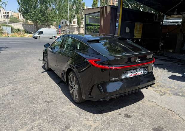 Toyota bZ5
