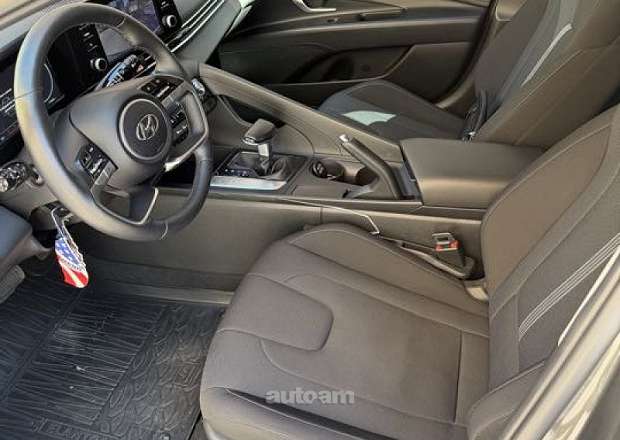 Hyundai Elantra 2023 — photo 3