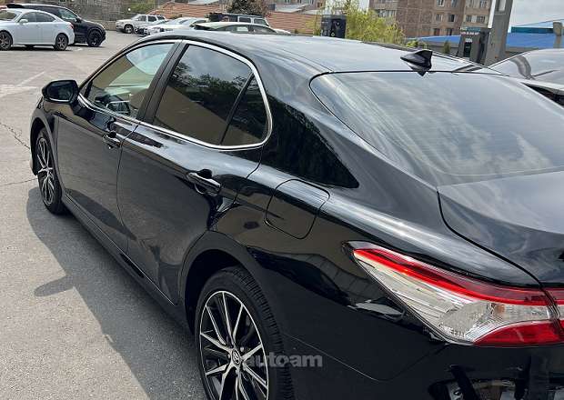 Toyota Camry 2021 — լուսանկար 4