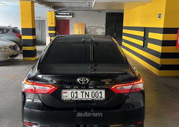 Toyota Camry 2021 — լուսանկար 2
