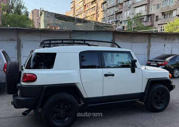 Toyota FJ Cruiser 2008 — photo 2