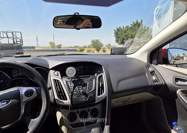 Ford Focus 2013 — լուսանկար 2