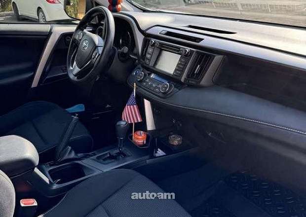 Toyota Rav 4 2018 — լուսանկար 7