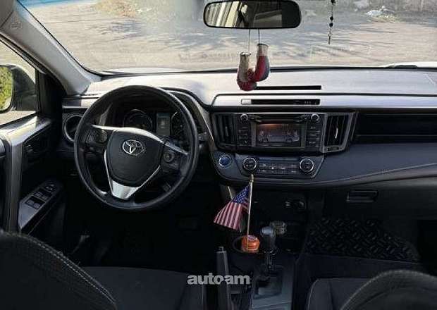 Toyota Rav 4 2018 — լուսանկար 8