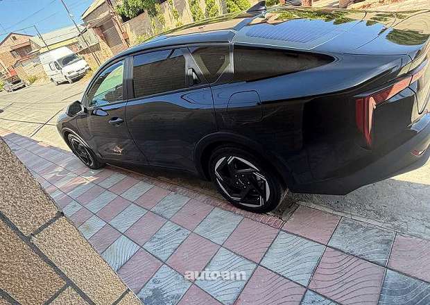 Kia K4